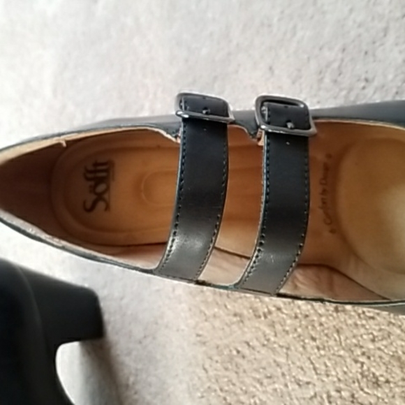 Black heels - Picture 3 of 4